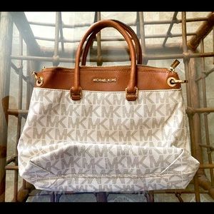 MICHAEL KORS VANILLA/ACORN